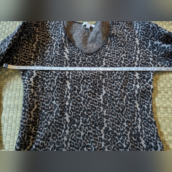 Johnny Was Cheetah Print V-neck Blouse Wool Cashmere Blend Women's Size Small - Picture 5 of 6